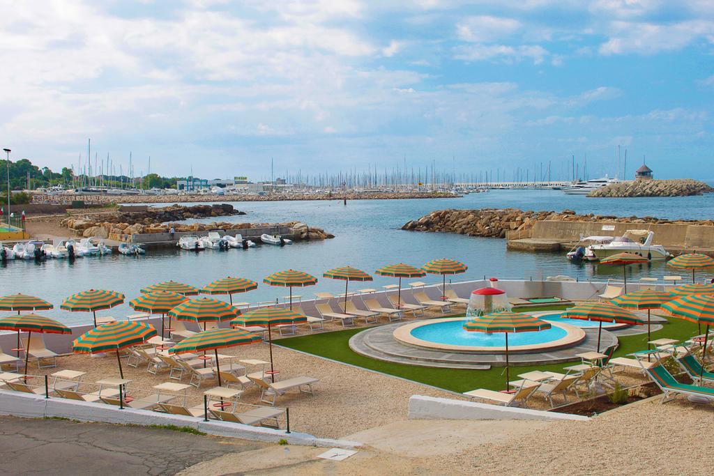 Mercure Civitavecchia Sunbay Park Hotel Exterior foto