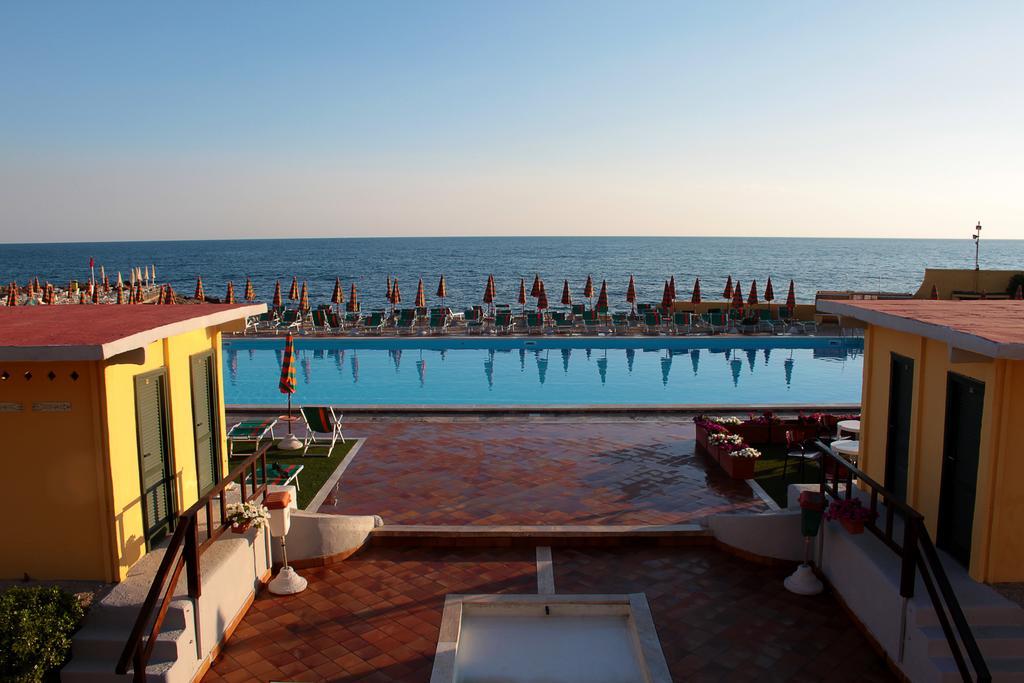 Mercure Civitavecchia Sunbay Park Hotel Exterior foto