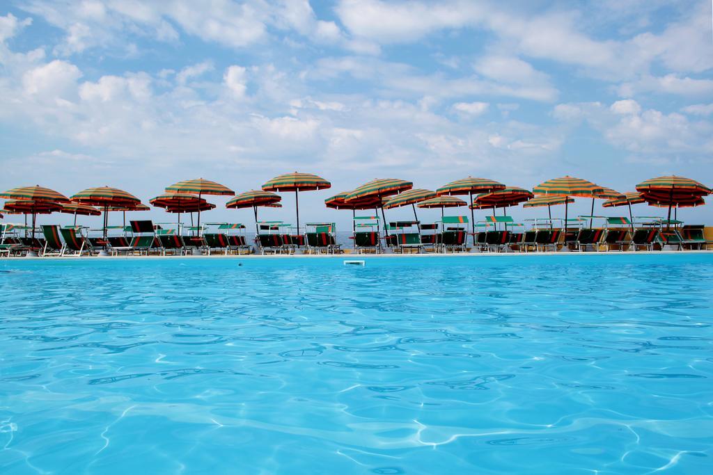 Mercure Civitavecchia Sunbay Park Hotel Exterior foto