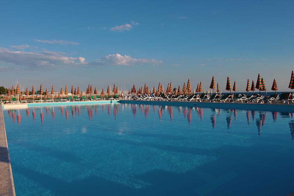 Mercure Civitavecchia Sunbay Park Hotel Exterior foto