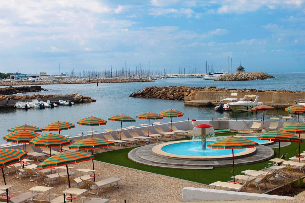 Mercure Civitavecchia Sunbay Park Hotel Exterior foto